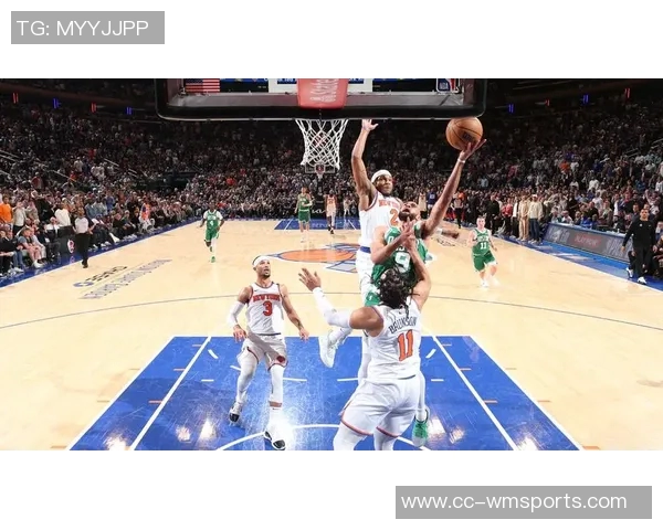 维金斯突破禁区高打板文班亚马展现超凡身高送出精彩钉板大帽